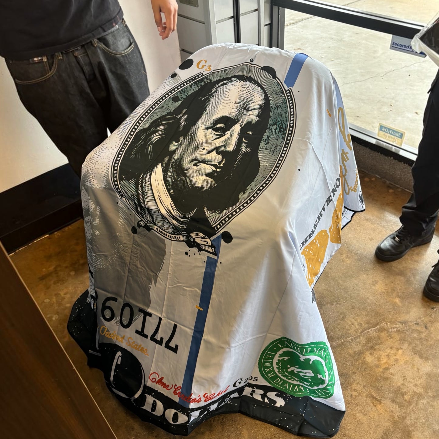 F1 Premium Barber Cape
