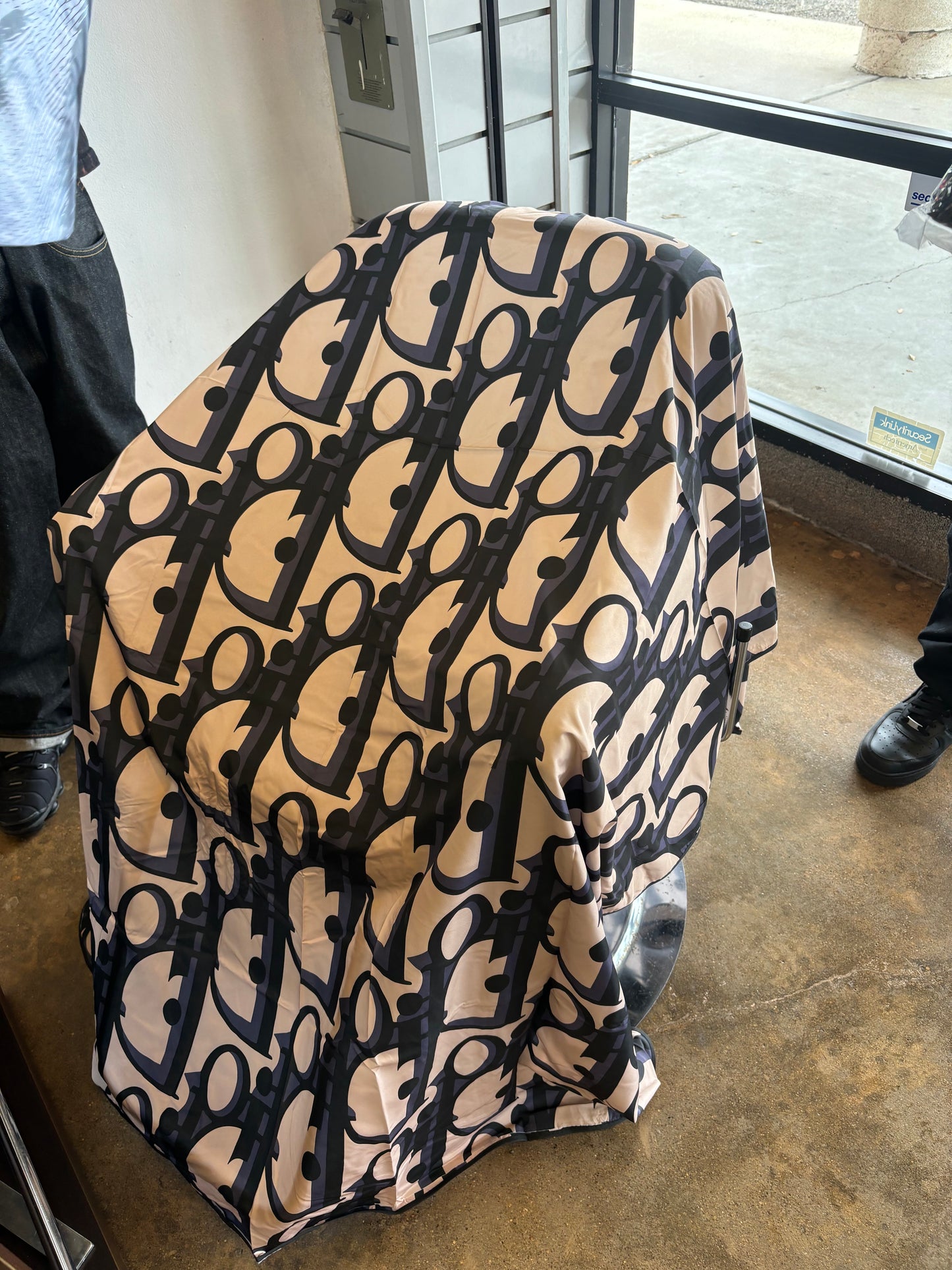 D1 BARBER CAPE